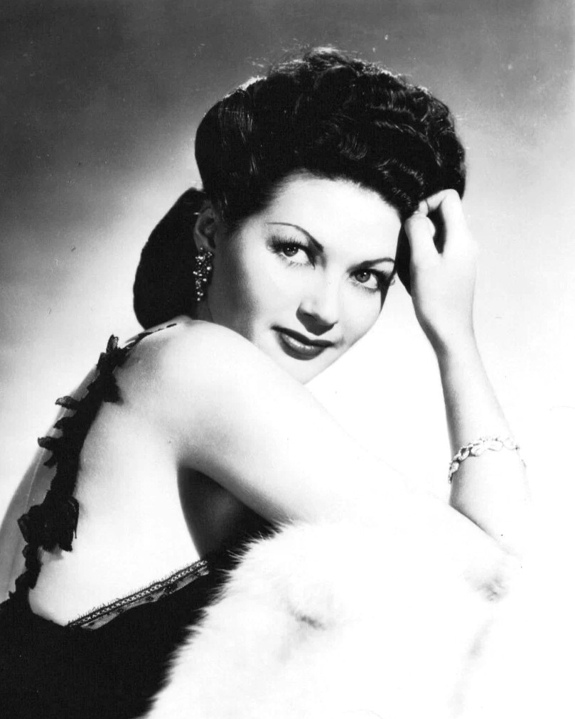 Yvonne De Carlo — TV Flash editorial portrait
